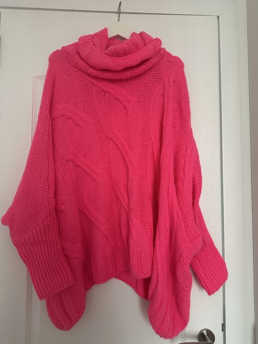 Неоново розов пуловер