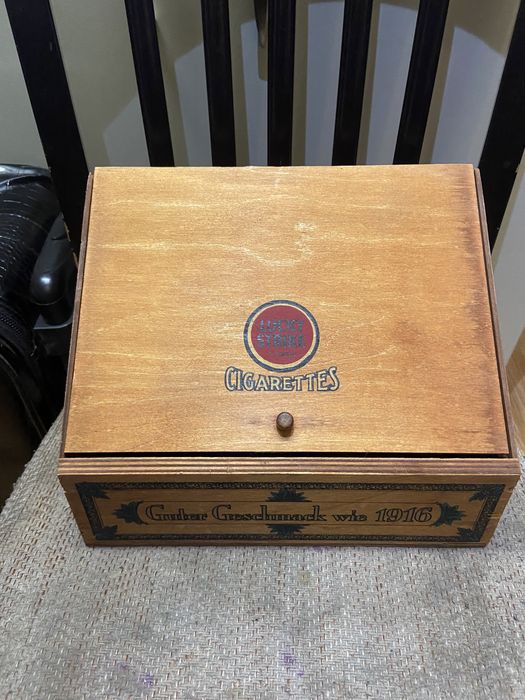 стара оригинална  дървена кутия lucky strike