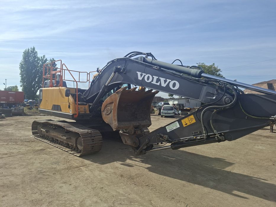 Vand excavator volvo EC 220 EL