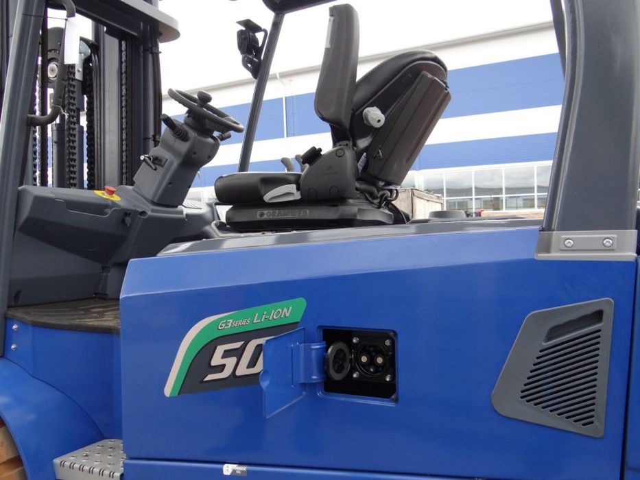 Вилочный погрузчик 5тонн (кара)