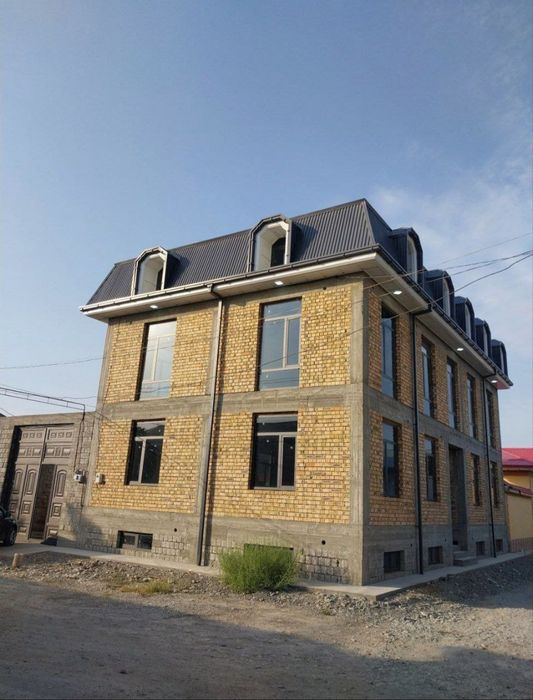 Hovli sotiladi 3 sotiq