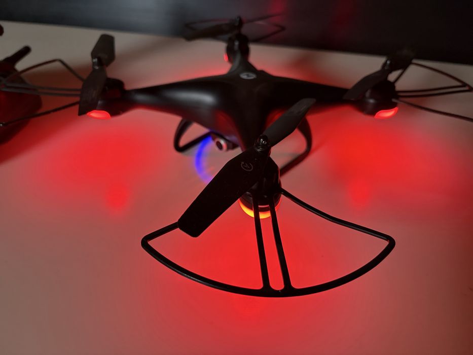 Dronă Holy Stone HS110D – Cameră Full HD 1080P