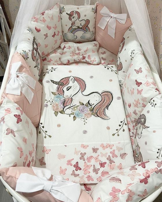 Шью Постельное белье и бортики на кроватку.