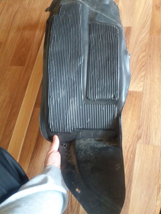 продам подкрыльник на Хюндай Акцент