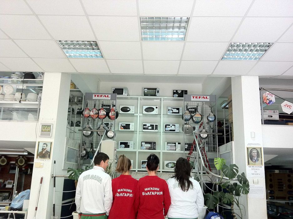 Дава  под наем  магазин „България” 285м2 + 400м2