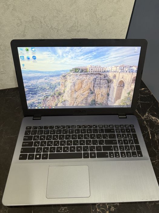 Ноутбук ASUS Sonicmaster 22H2