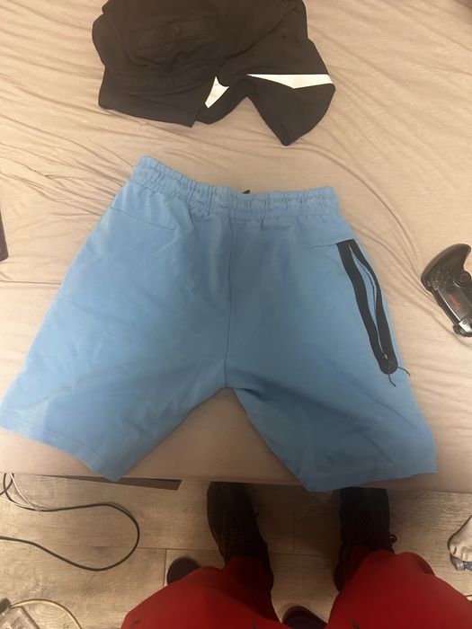 Pantaloni nike tech scurti