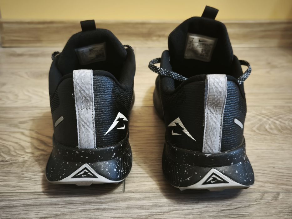 NIKE маратонки 41
