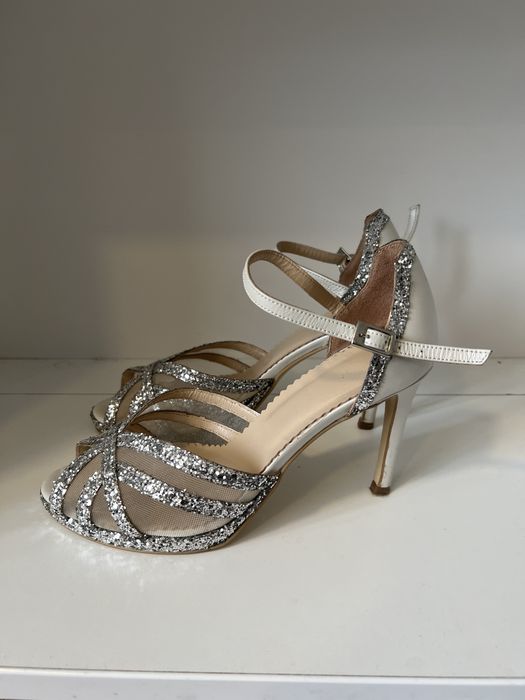 Pantofi sandale albi