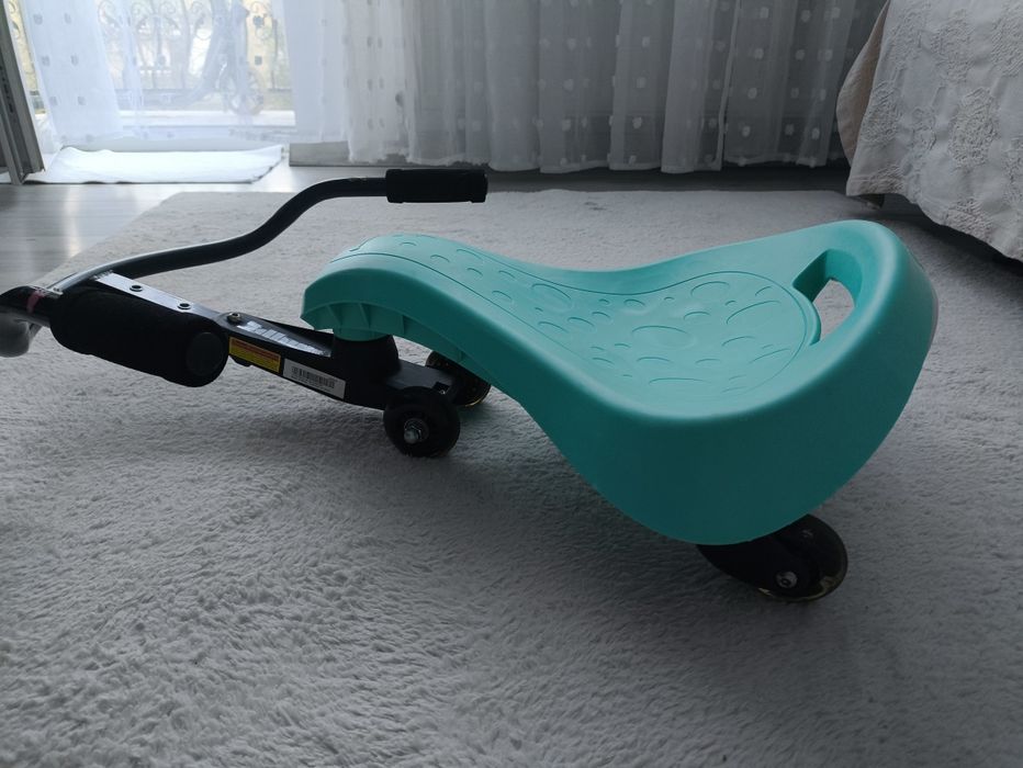 JDBUG Scooter, in stare foarte buna , pentru copii intre 3-12 ani ,