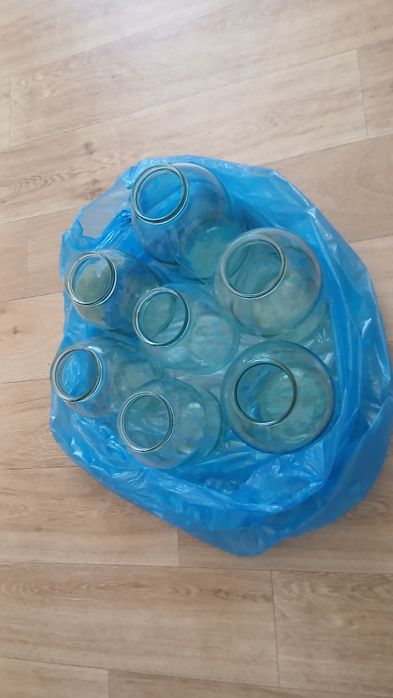 Банки двухлитровые продаю