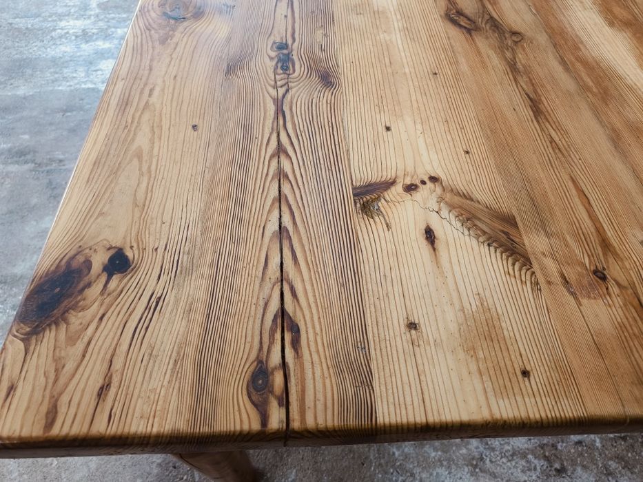 Квадратна трапезна маса