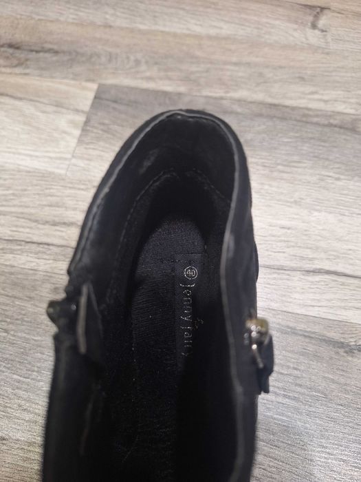 Продавам обувки  40 номер
