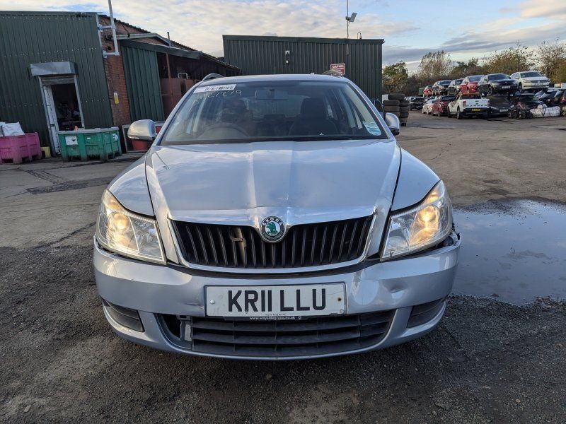 Dezmembrari / Dezmembrez Skoda Octavia 2 Combi (1Z5) Facelift 1.6 Benz BSE cutie viteze manuală cod culoare LF8K