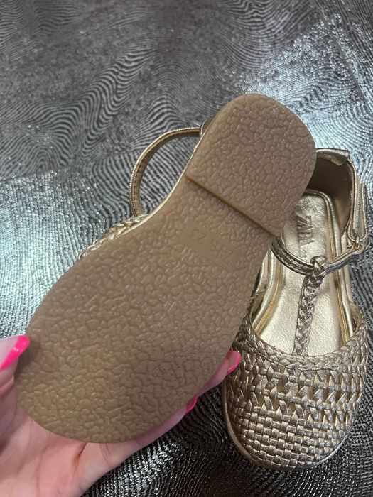 Детски сандали Zara