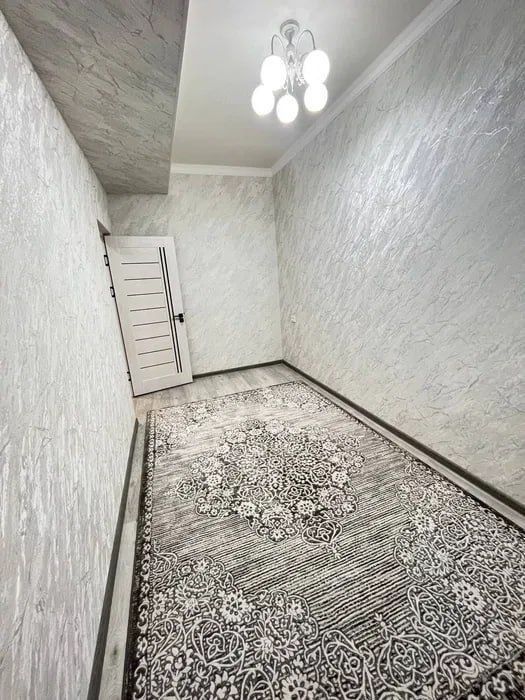 1/3/6. Дом кирпичный. Сергели 3А, Янгихает р-н. Квартира 30 м².