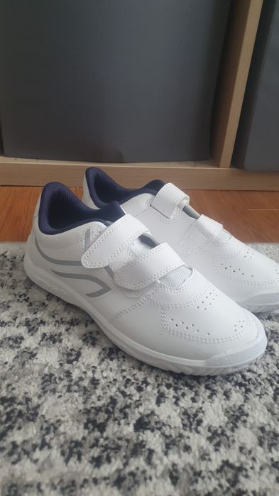 Pantofi cu talpa alba
