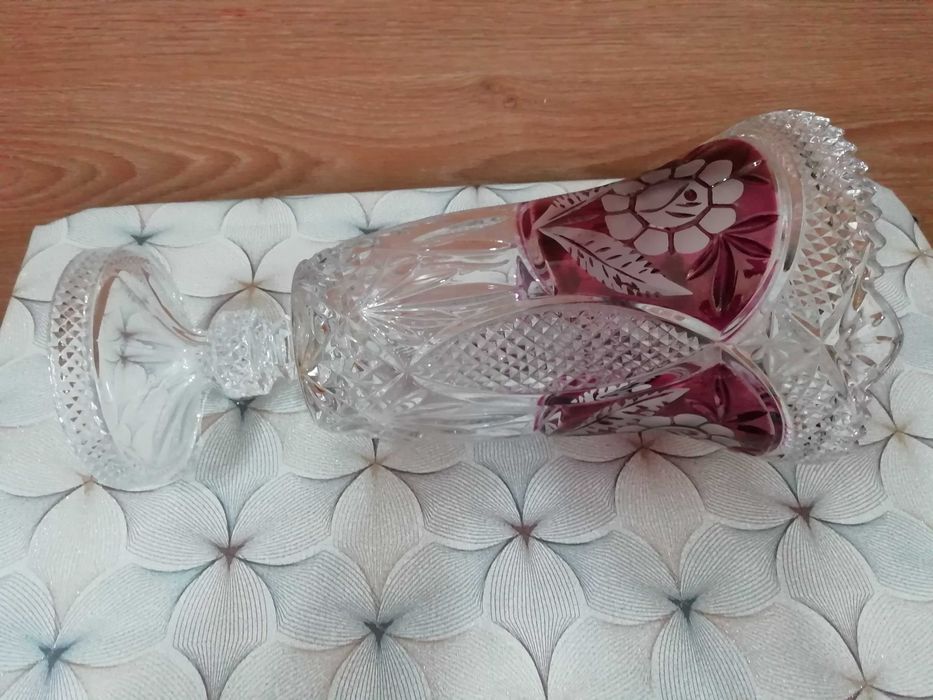 Чинии от порцелан и керамика, кристална ваза, лъжици