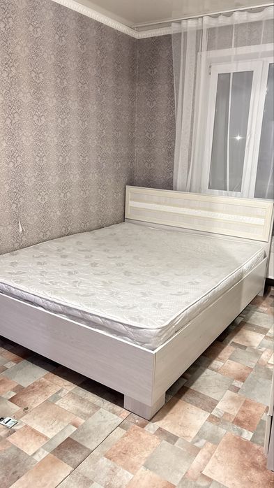 Продам спальный гарнитур