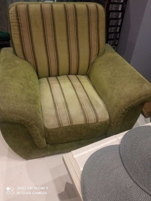 Продавам диван + фотьоил в много добро състояние! Гр София