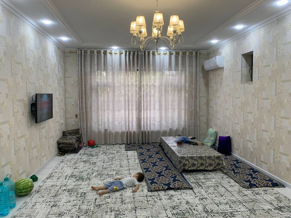 Замонавий катта ҳовли сотилади