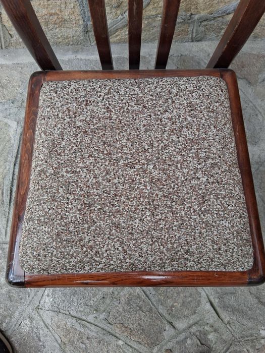 Дървени столове за маса