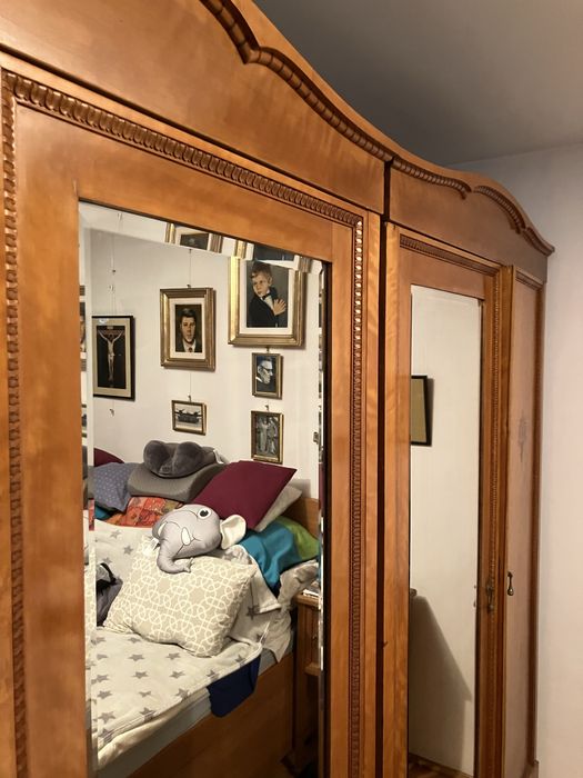 Vand  mobila dormitor lemn de lamai