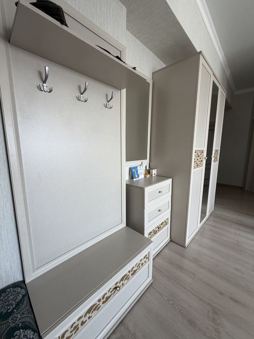 Продаю набор мебели для прихожей