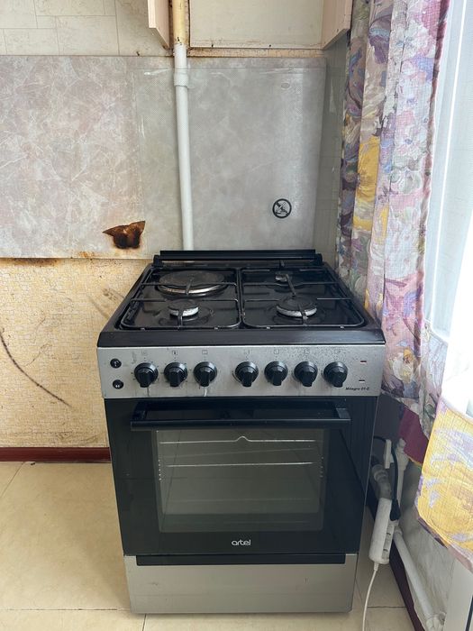 Продам газ плиту