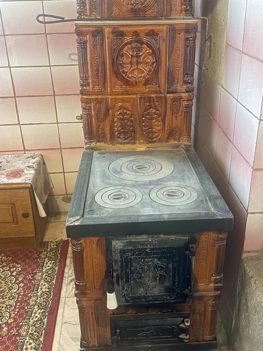 Sobă  de teracotă cu plită