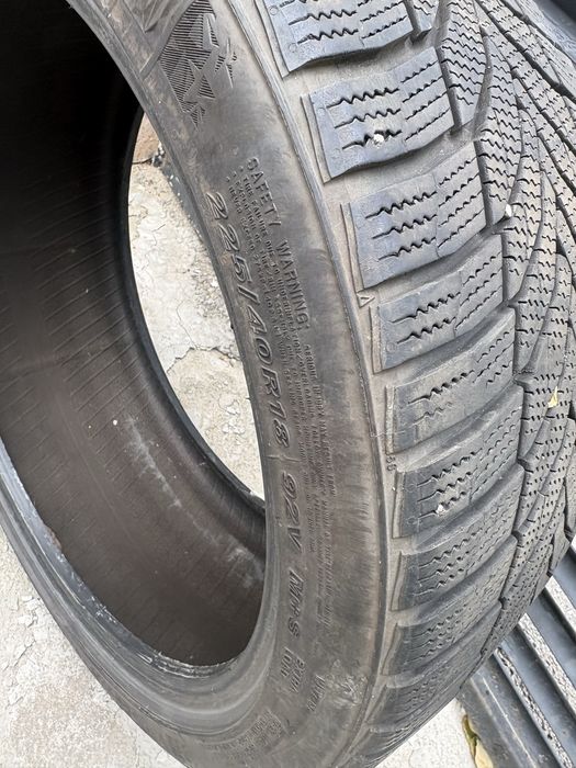 Vand  2 cauciucuri iarna 225/40R18 92V