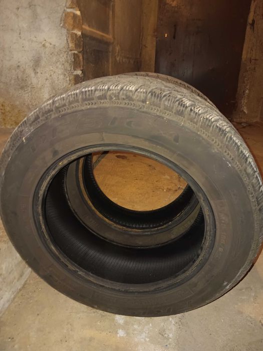 Продавам 2 бр. зимни гуми Debica 195/65/15