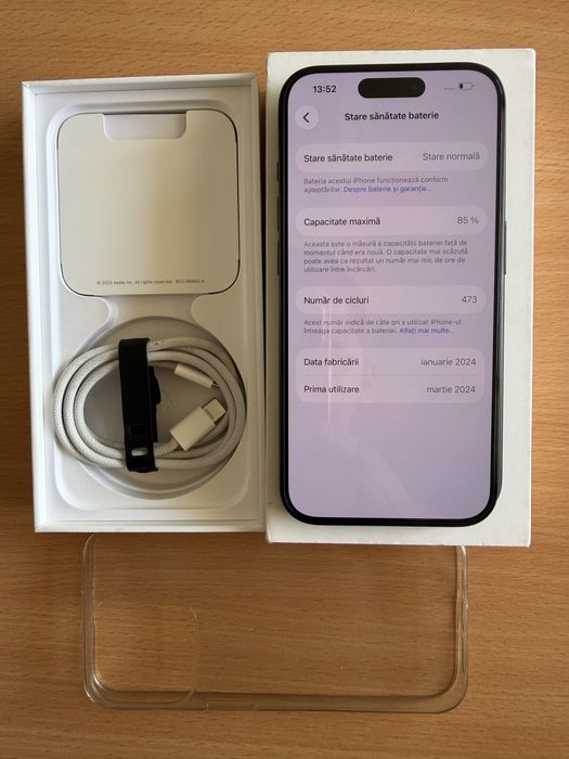 iPhone 15 Pro Titanium, la cutie cu accesorii