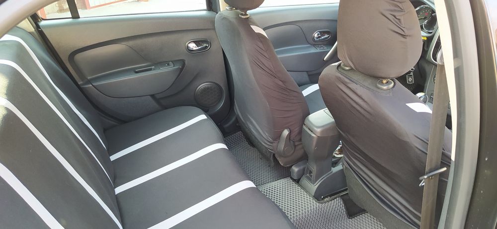 Рено Логан автомобиль