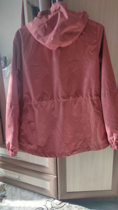 Продам женскую куртку