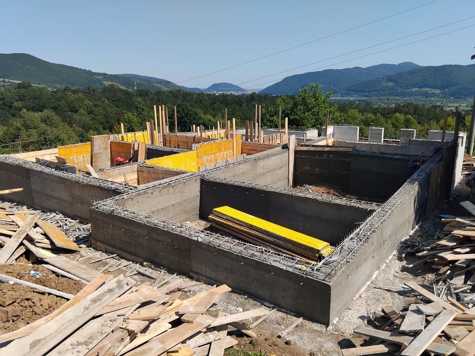 Construcții la roșu