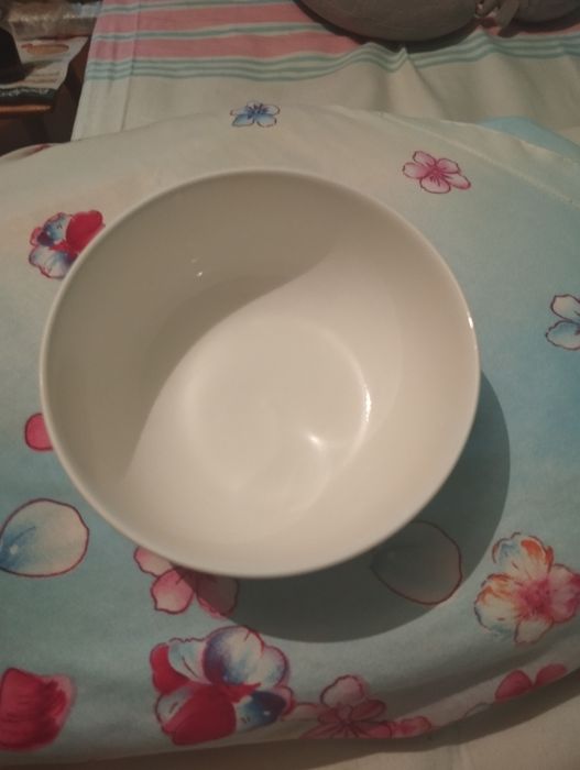 Продам чашки форфор.