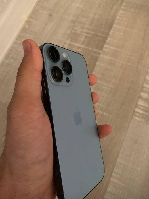 Iphone xr 13 pro korpusda.