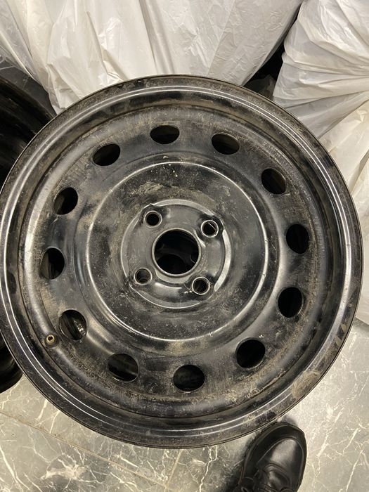 Продам комплект диски с колпоками (оригинал)