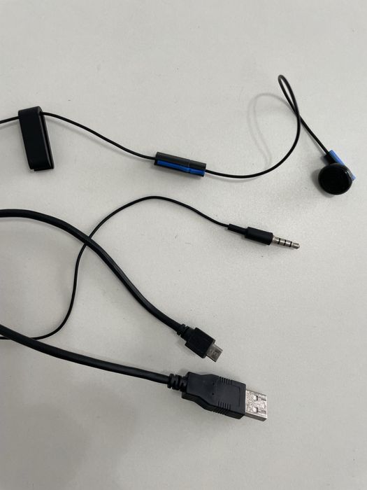 Consolă PlayStation 4 PRO 1TB + 2 controllere PS4 + 4 jocuri