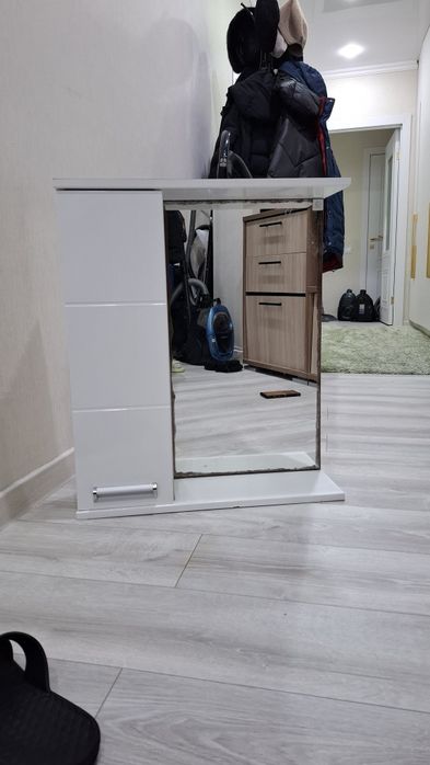 продам шкаф с зеркалом