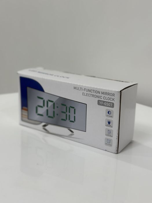 Ceas Digital LED cu Ecran Curbat – Design Modern Arcuit