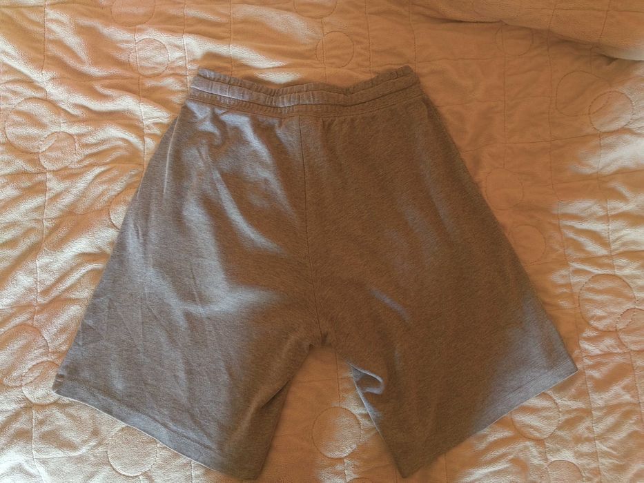 Продавам 2 мъжки къси панталона