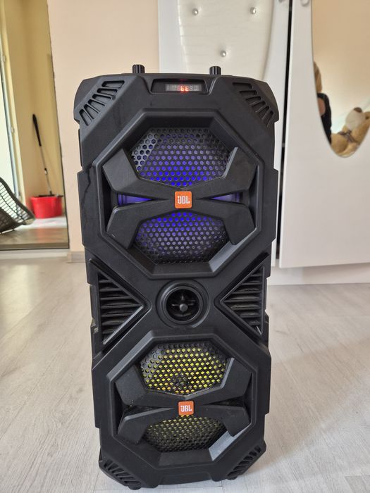 Преносима караоке тонколона 2x8" с LED светлини, Bluetooth и микрофон