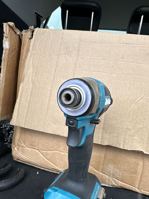 Filetantă 18v cu impact brushless Makita DTD173 cu baterie 5ah