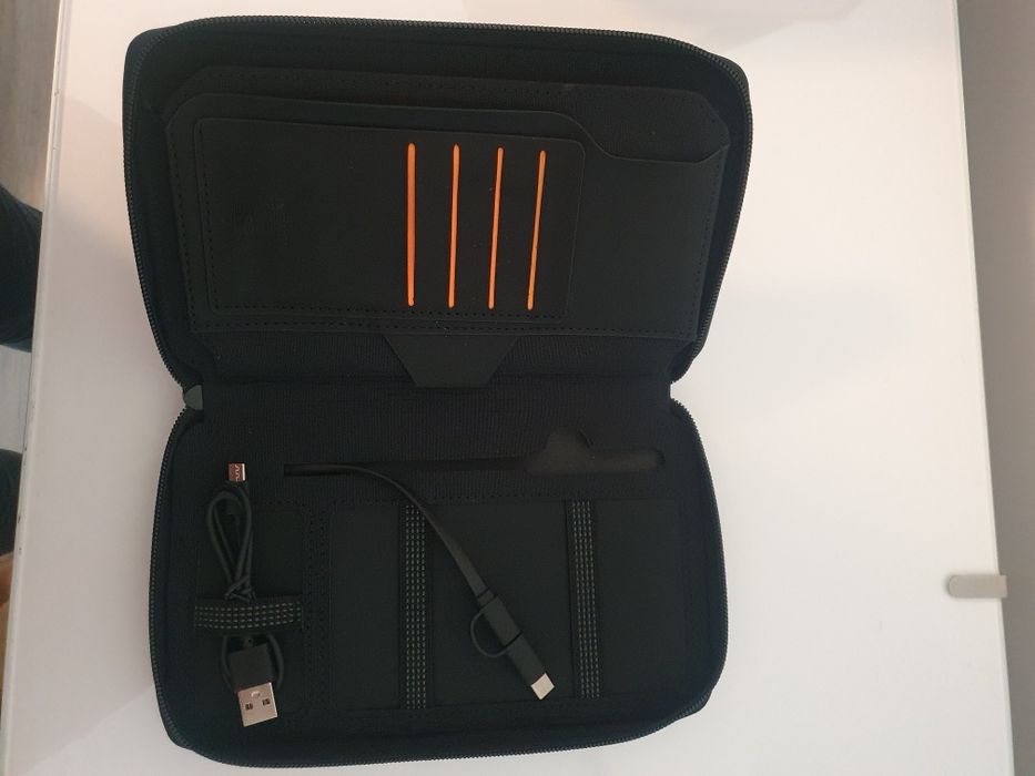 Portofel travel cu incarcare wireless