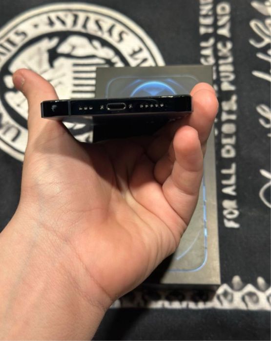 Счроно продам айфон 12 про на 256гб фейс работает