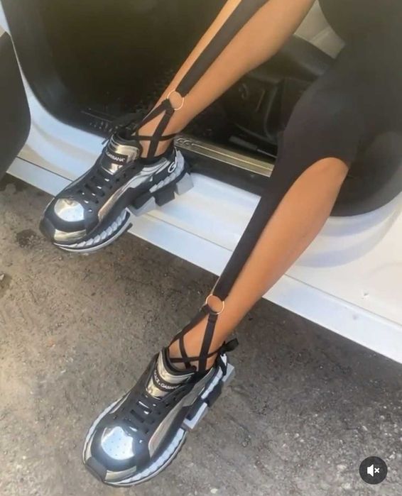 Секси черен клин