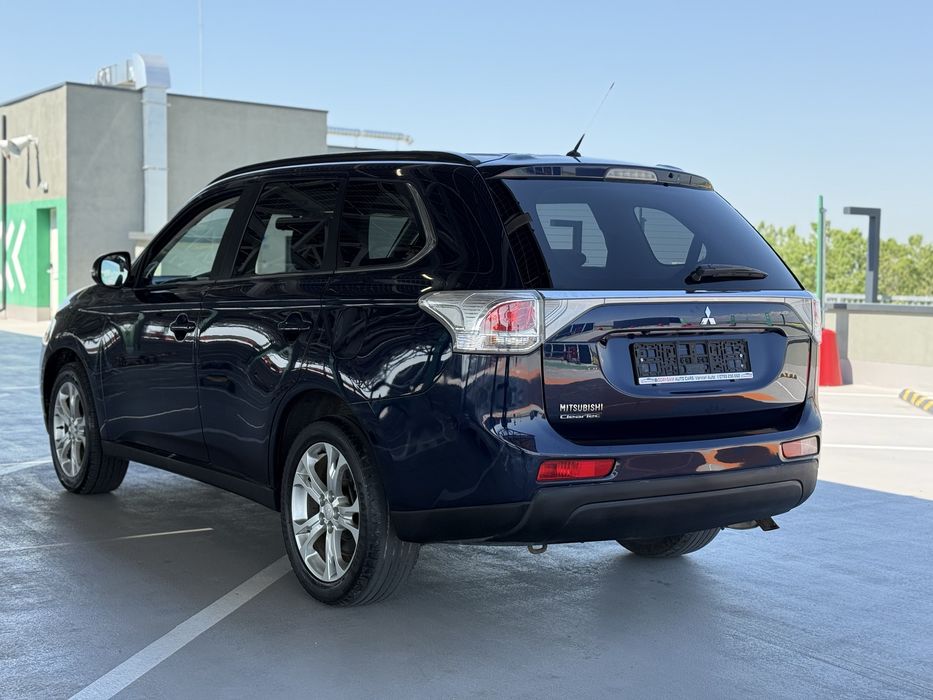 Mitsubishi Outlander 2013/7locuri/4X4/Navi/Piele/Camera/Garantie 1 an/ Rate cu buletinul