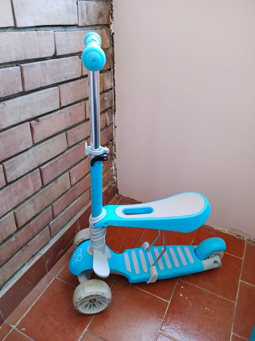 Тротинетка за малки деца със седалка Moni Bubblegum